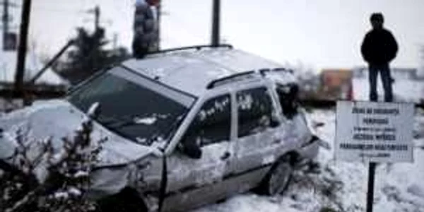 Chiar dacă microbuzul a lovit autoturismul în plin, nu au existat victime