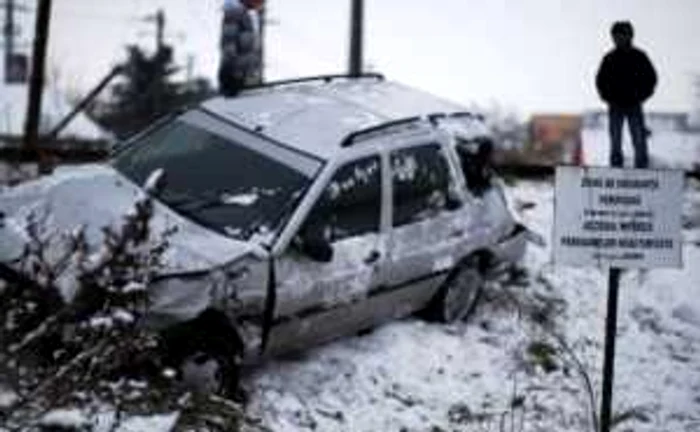 Chiar dacă microbuzul a lovit autoturismul în plin, nu au existat victime