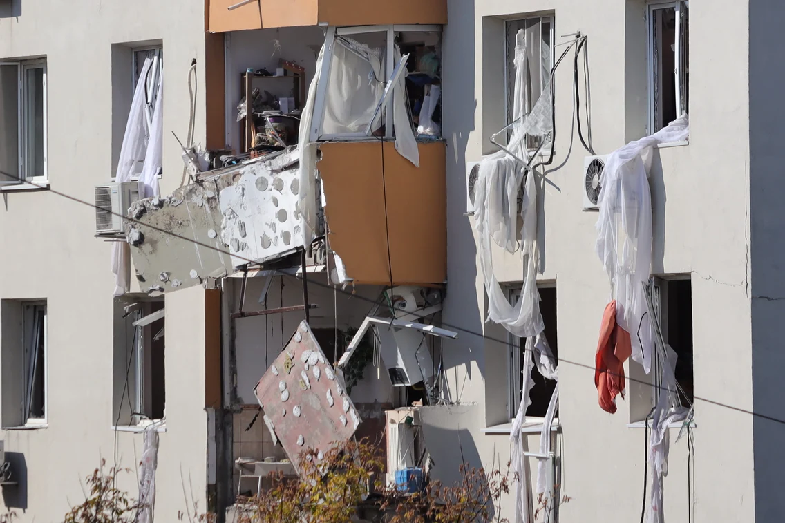 O explozie puternica s-a produs într-un bloc din Rahova FOTO Mediafax