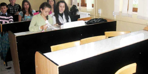 Târgu-Jiu: Andreea va fi operată la coloană