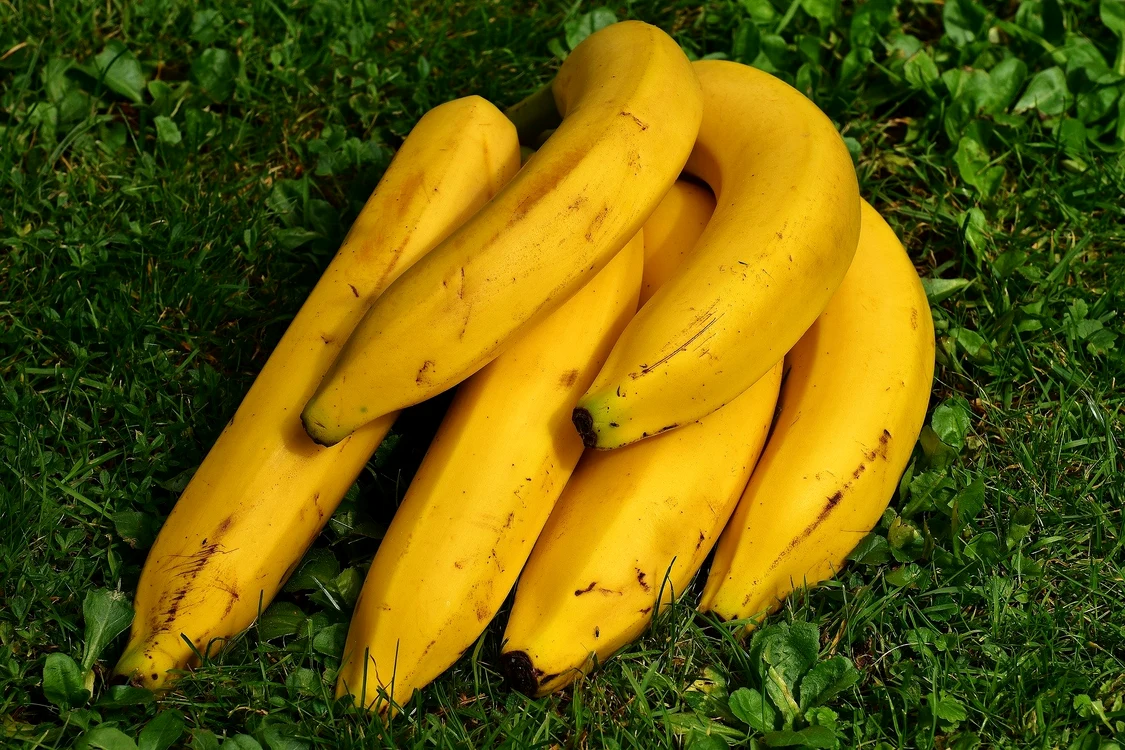 
    Consumați banane! Cercetătorii ne  recomandă să mâncăm banane, un aliment care protejează memoria! foto: Pixabay  