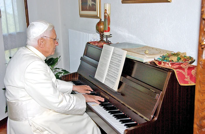 Cânta la pian la perfecţie şi îl prefera pe Mozart