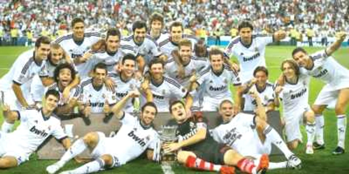 Fotbaliştii lui Real au  câştigat al doilea trofeu  consecutiv în faţa Barcelonei