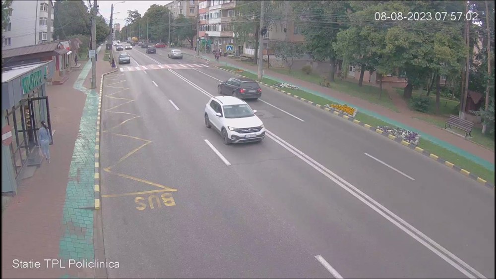 Bătrână spulberată pe trecerea de pietoni, chiar în centrul Sucevei. Șoferul vinovat are 77 de ani VIDEO 