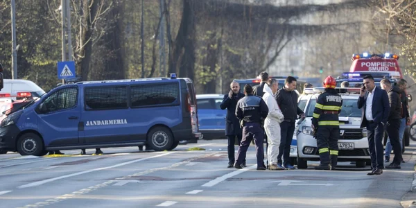 O masină a intrat în gardul Ambasadei Rusiei de la Bucureşti. FOTO Inquam Photos / Octav Ganea