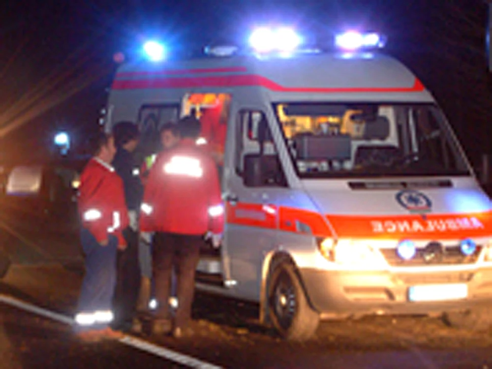
    Bărbatul a fost transportat de urgenţă la Spitalul Judeţean din Arad  