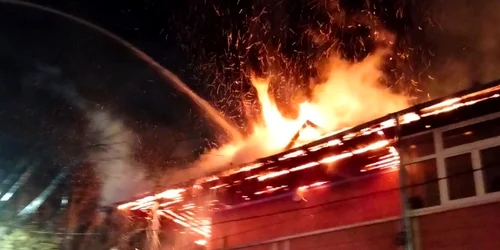 Incendiu magazin