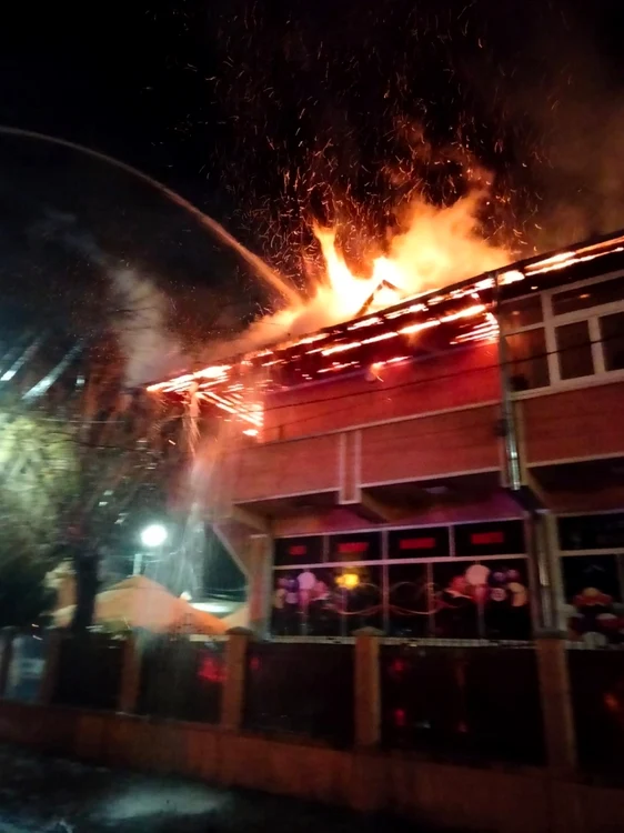 Bărbatul a incendiat magazinul al cărui client era FOTO arhivă Adevărul