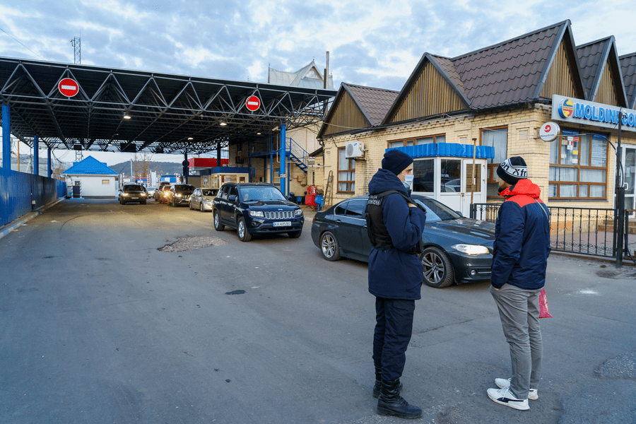 Guvernul României a folosit o mașină furată pentru a călători în Republica Moldova. Cum a fost posibil