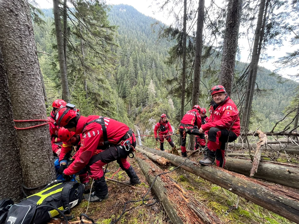 Salvamontiștii sunt prezenți non-stop pe munte FOTO Salvamont Neamț