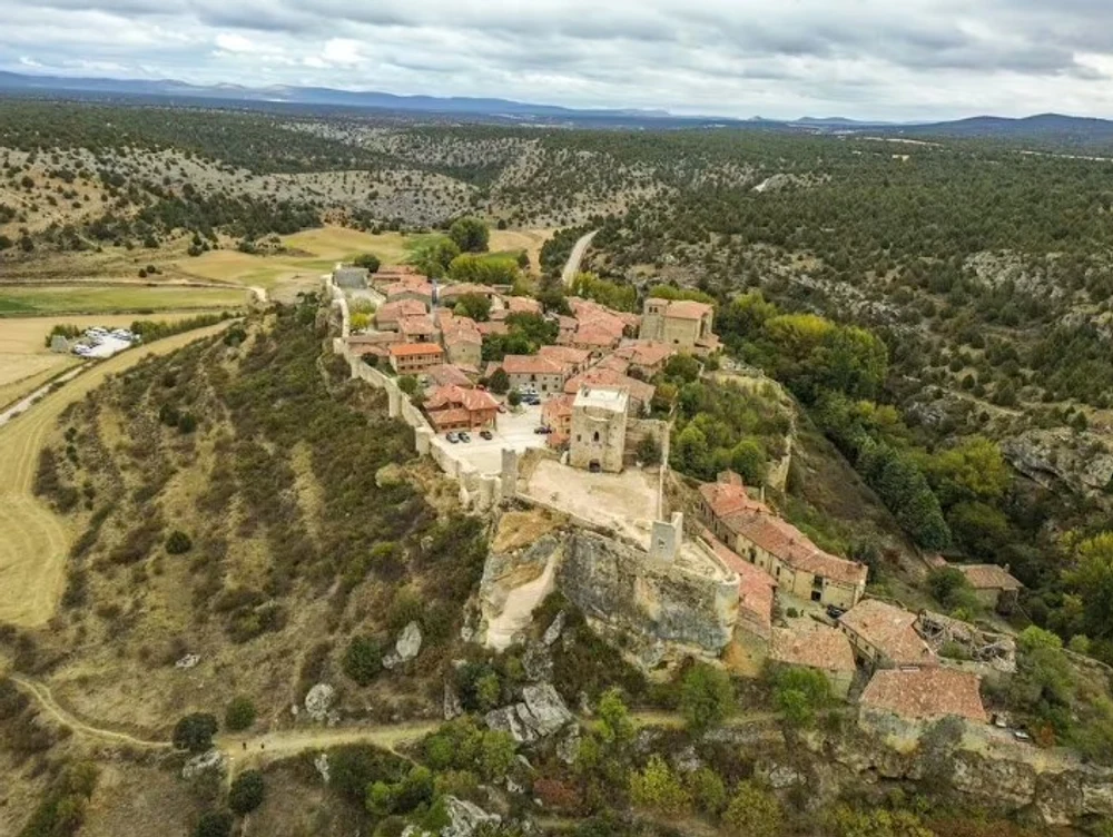 Satul din Spania care oferă locuințe gratuite și locuri de muncă pentru a atrage noi locuitori: „A devenit ca un lac în deșert”