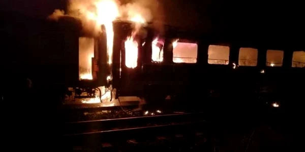 TREN INCENDIU VAGON FLACARI