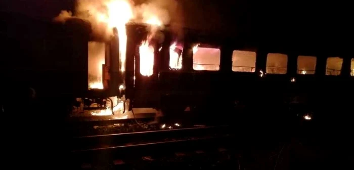 TREN INCENDIU VAGON FLACARI