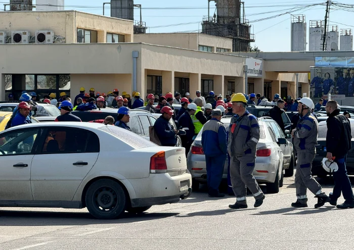 Angajați Petromidia, evacuați de pe platforma petrolieră FOTO Antonia Ispas