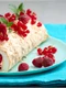 Rulada de bezea cu fructe de padure  Sursa foto shutterstock 2181479955 jpg