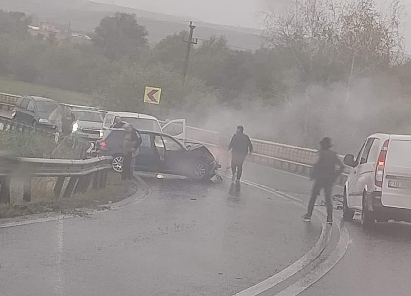 Accident grav, cu patru răniţi, la Sibiu. DN1Braşov-Sibiu este momentan blocat 