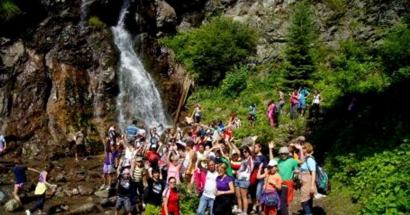 Tineri în tabără de fotografie