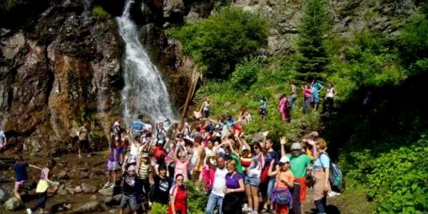 Tineri în tabără de fotografie