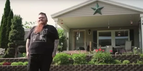 femeia cu cea mai lunga barba din lume FOTO captura video jpg