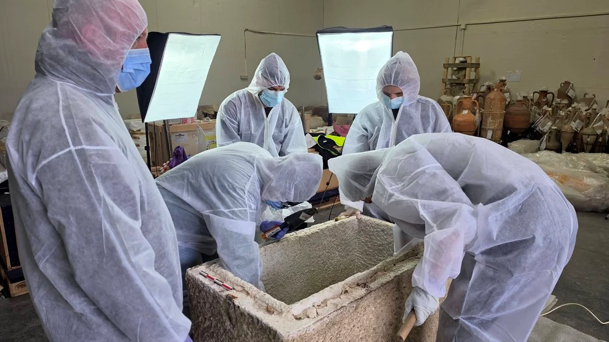 Un sarcofag roman intact, aparținând unui copil, descoperit la marginea de nord a necropolei tomitane