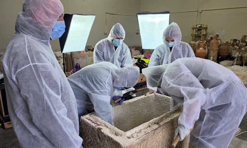 Un sarcofag roman intact, aparținând unui copil, descoperit la marginea de nord a necropolei tomitane