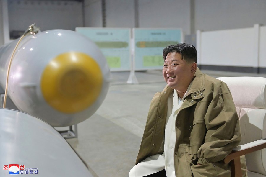 Kim Jong-un a inspectat primul satelit spion de recunoaștere militară nord-coreean