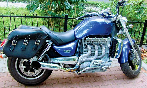 Solistul a primit un  motor Triumph Rocket 3,  de 2 300 de cmc jpeg