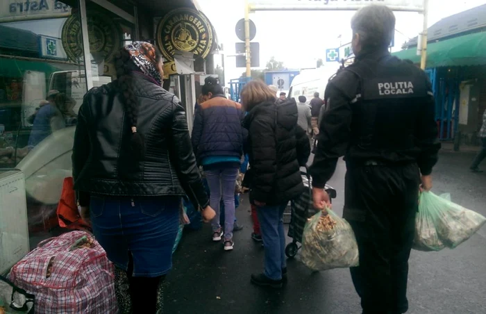 Poliţiştii au confiscat 200 de kg de ciuperci. FOTOPoliţia Locală