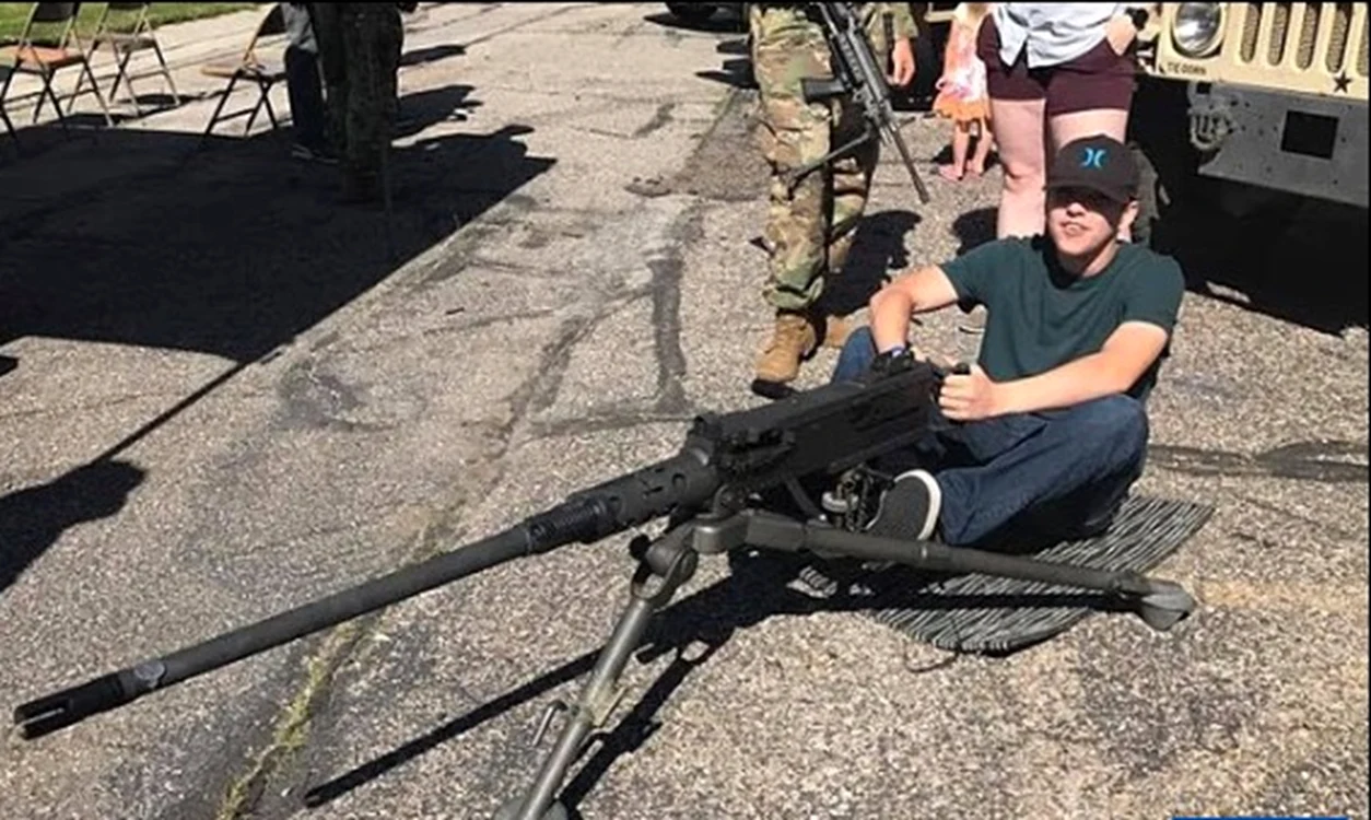 Tyler Robinson, principalul suspect în asasinarea lui Charlie Kirk, mânuia armele din copilărie