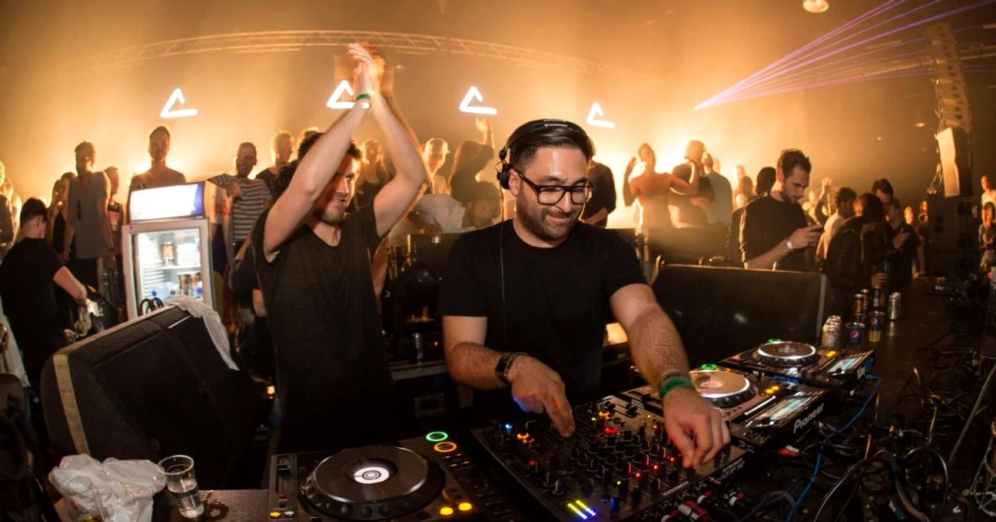 DJ-ul Cosmin Nicolae (dreapta) este stabilit în Berlin şi a participat la unele dintre cele mai importante festivaluri de muzică electronică FOTO Arhivă personală Cosmin Nicolae/ Facebook