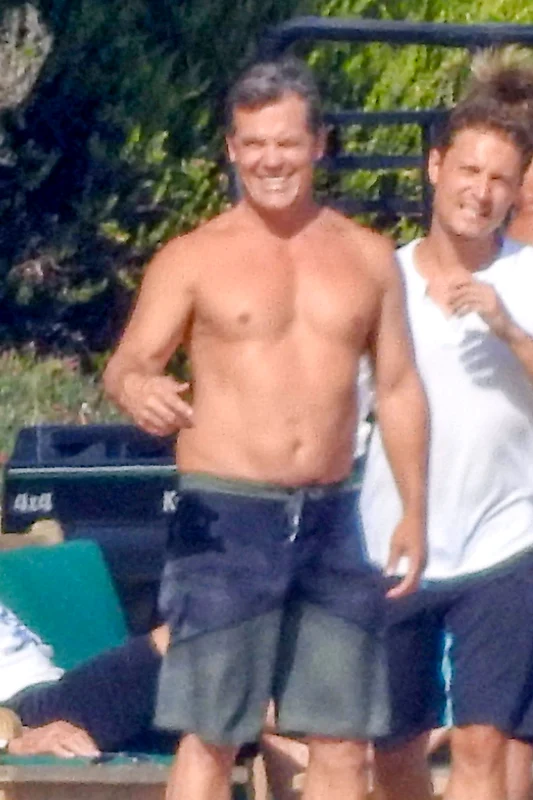 Josh Brolin and his pregnant wife at the beach jpeg