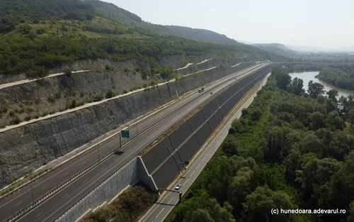 Dealul Liliecilor de pe Autostrada Lugoj Deva  Foto Daniel Guță ADEVĂRUL (1) JPG