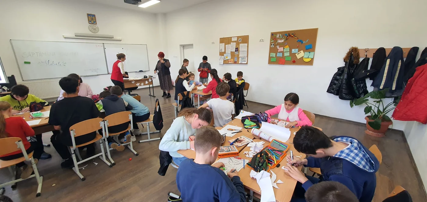 Elevii din comuna Dobrin învață în sistem integrat. Sursa foto: prof. Delia Petran