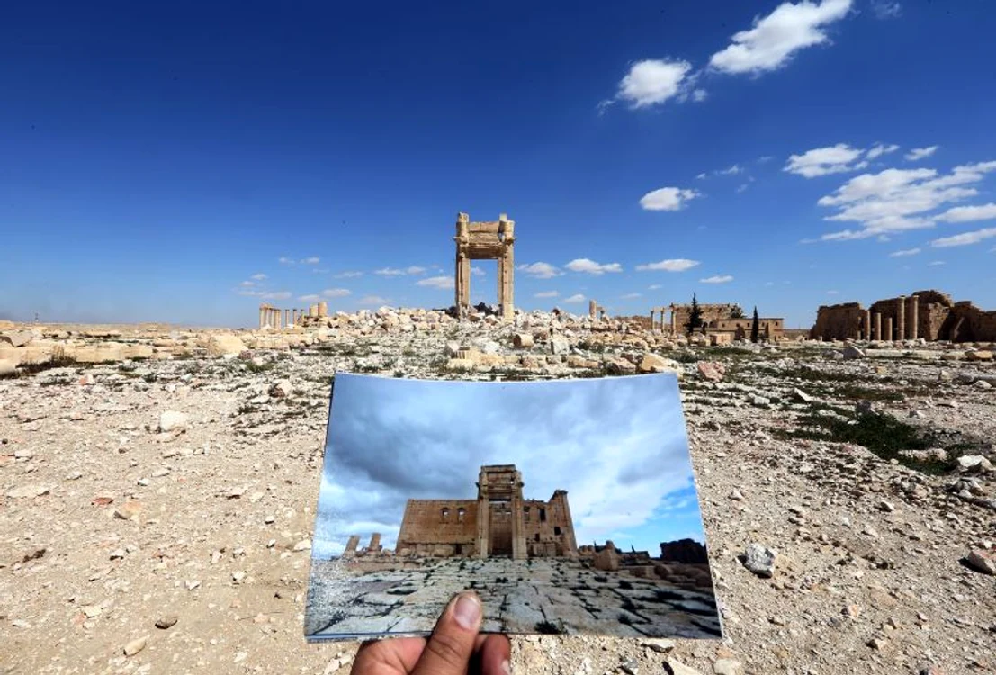 Templul lui Bel,  înainte şi după ocuparea Palmirei de către ISIS. Construit în anul 32 e.n. şi rezistând aproape intact de-a lungul vremurilor,  templul a dispărut aproape în totalitate după ce a fost detonat de membri ISIS 