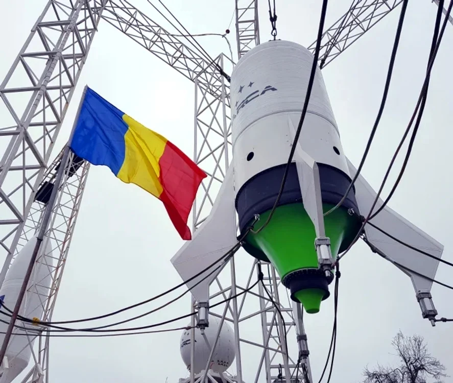 
    Prregătiri pentru lansarea satelitului românescFoto: deschide.md  