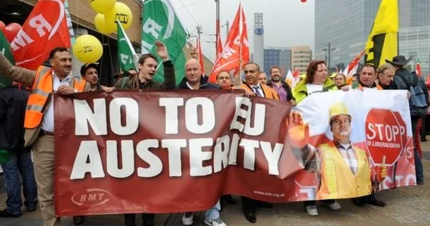 Cetăţenii se simt trădaţi de instituţiile UE, pe care le consideră vinovate pentru criză.