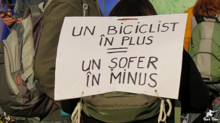 Cei care renunţă la maşină în favoarea bicicletei eliberează traficul rutier.