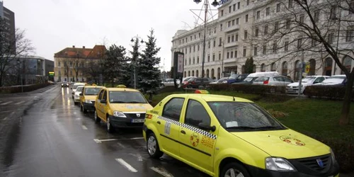 Tariful unic pentru taximetrie, discutat de membrii Comisiei de industrii a Camerei Deputaţilor 