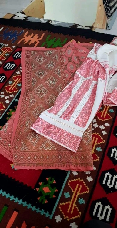 Costumul roz. FOTO Arhiva personală