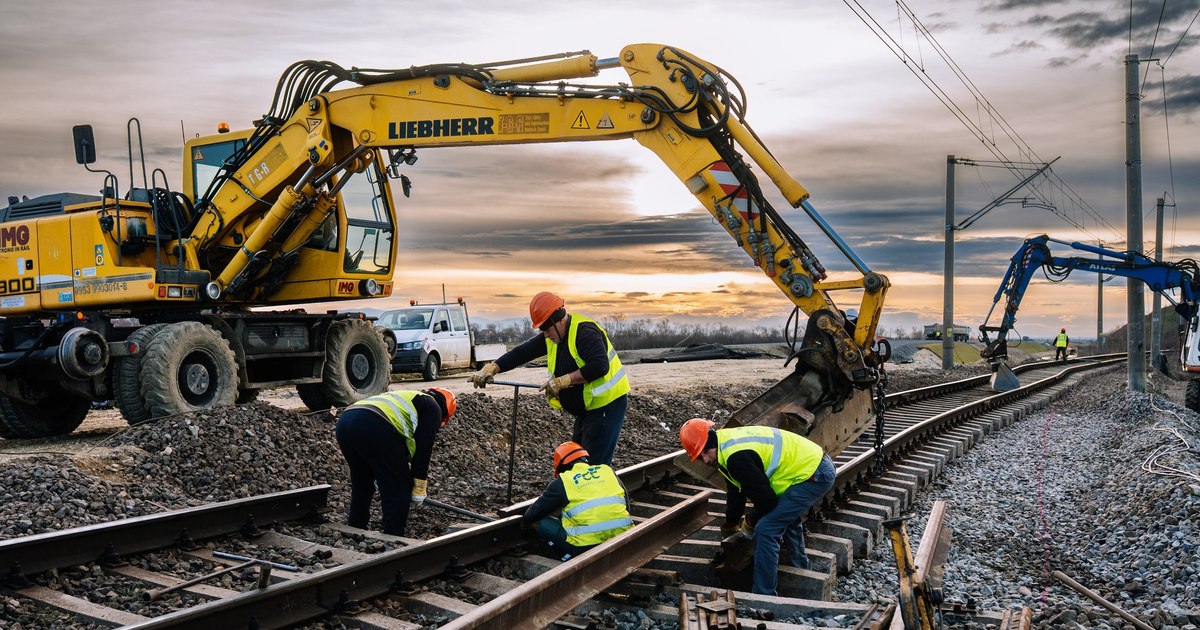 Trenurile de mare viteză din vest: peste 300 de kilometri de căi ferate noi. Trenurile de mare viteză din vest: peste 300 de kilometri de căi ferate noi.