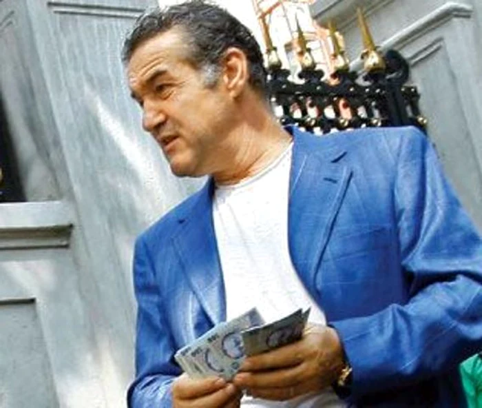 
    Gigi Becali este acuzat că a falimentat două firme din Botoşani  