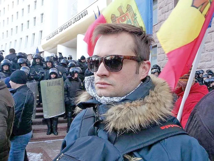 Cătălin Josan protestează în stradă la Chişinău