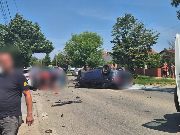 Trei mașini implicate în accident, un copil de 12 ani este rănit grav FOTO: martor