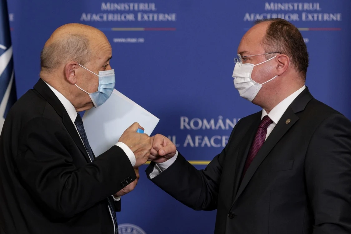 Ministrul francez Jean-Yves Le Drian a susţinut, joi, o conferinţă de presă comună cu omologul său român, Bogdan Aurescu. FOTO: Inquam Photos/ Octav Ganea