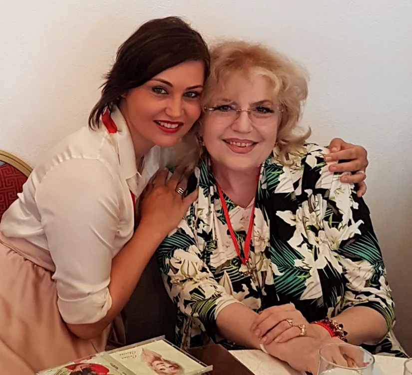 Daniela Nane şi Corina Chiriac, recompensate cu Crucea Râmnicului, Foto: Facebook