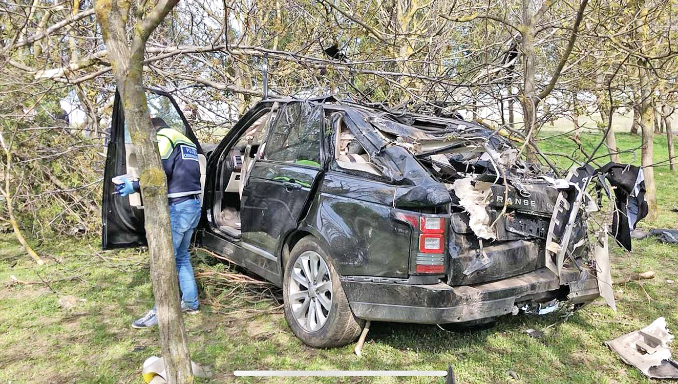 Maşina condusă de Răzvan Ciobanu a fost complet distrusă în accident