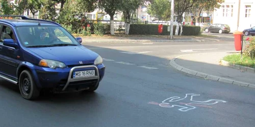 Desenele sinistre „decorează” 22 de intersecţii periculoase din oraş