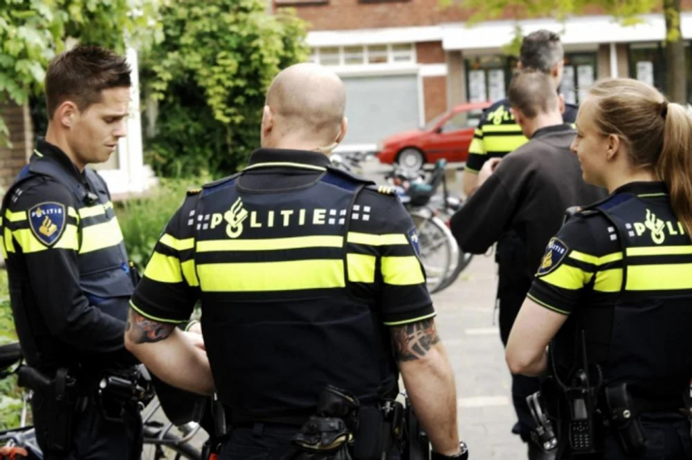 Olanda a confiscat 800 de servere folosite de hackeri ruși pentru atacuri cibernetice în Europa