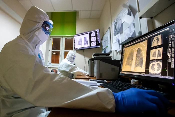 Examenele imagistice pun în evidenţă leziunile pulmonare