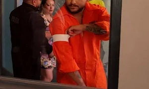 În videoclip, Dani este arestat, aşa cum ar putea fi şi în viaţa reală jpeg